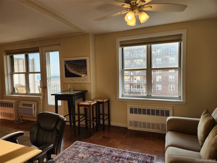 Spacious JR4 Apartment located in a OCEANFRONT BUILDING on The - photo 6