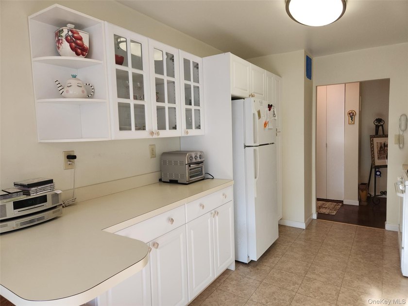 Spacious JR4 Apartment located in a OCEANFRONT BUILDING on The - photo 10