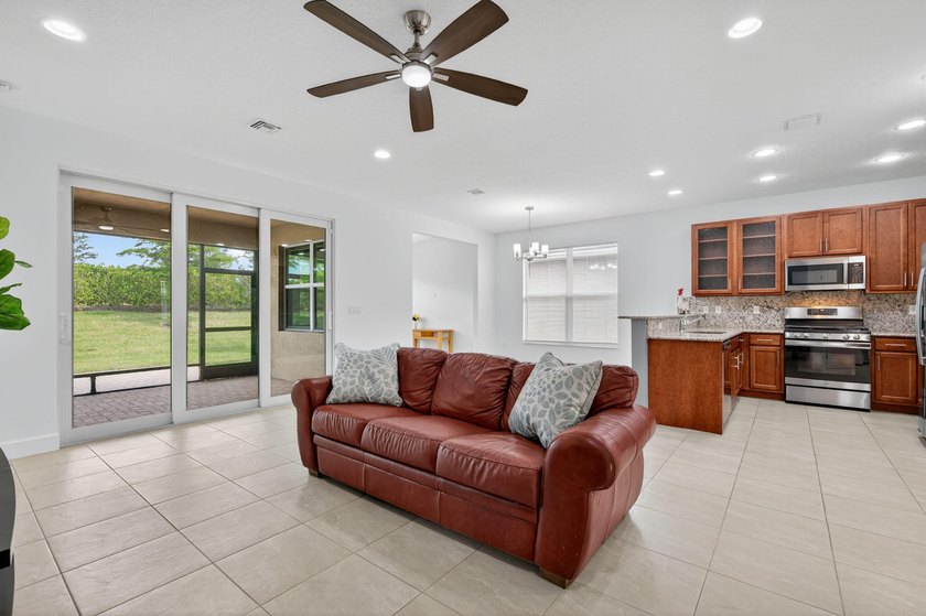 Live the resort lifestyle in **Valencia Grove at Riverland** - photo 11