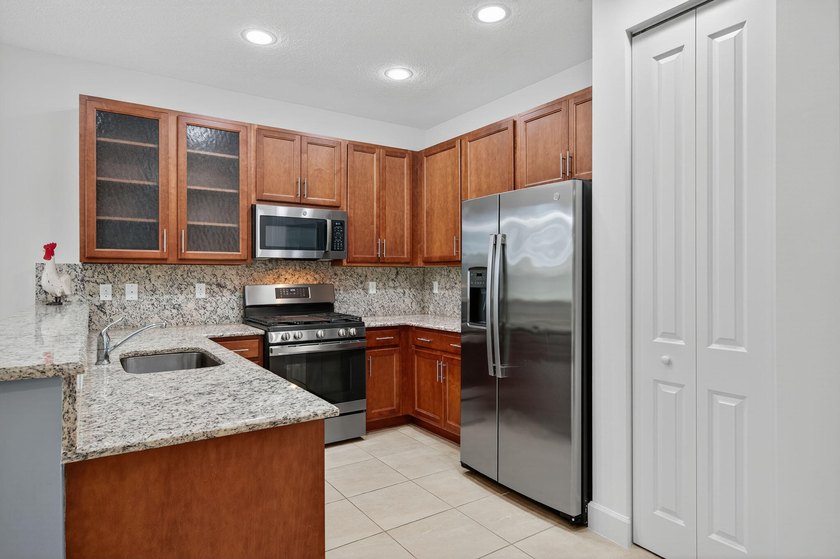 Live the resort lifestyle in **Valencia Grove at Riverland** - photo 14