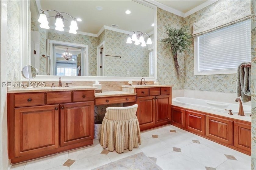 Step into perfection - size, style, and layout all come together - photo 29