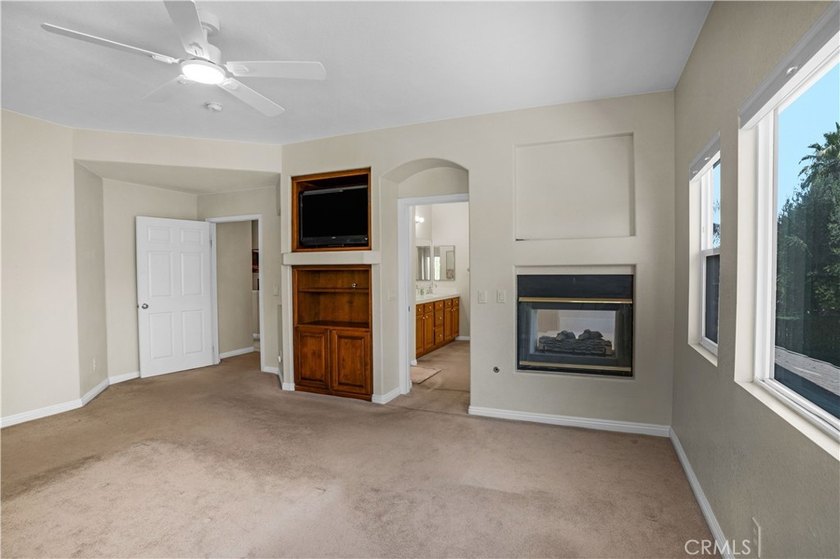 Amazing Lake &amp; Golf Course Views! Located on a quiet cul-de-sac - photo 29