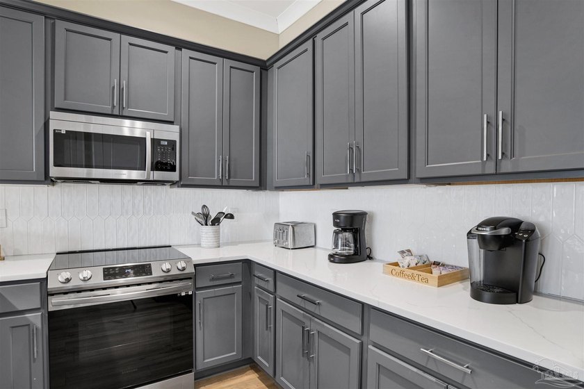 Beautifully decorated 3bed/4bath coastal home with views of the - photo 12