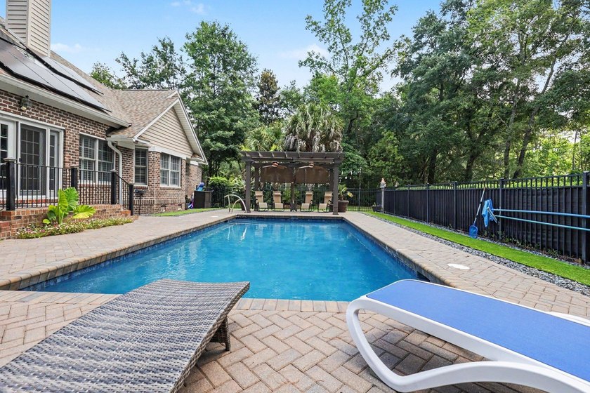 YOU FOUND THE ONE!!! Magnificent 3-bedroom, 3.5 bath brick home - photo 2