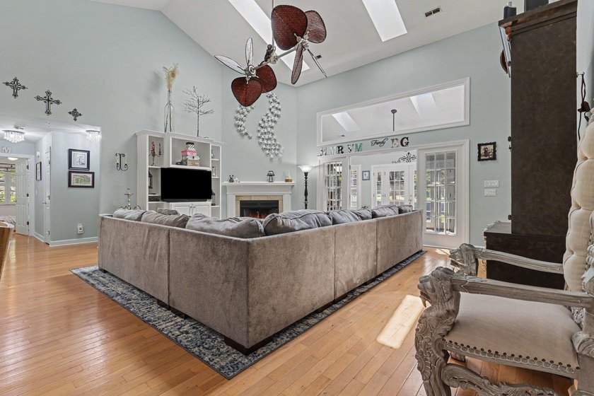 YOU FOUND THE ONE!!! Magnificent 3-bedroom, 3.5 bath brick home - photo 6