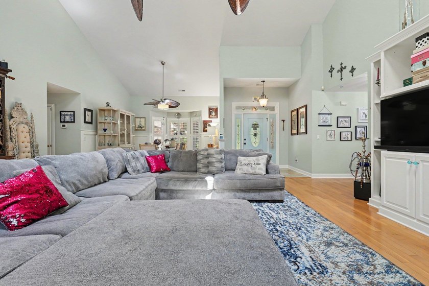 YOU FOUND THE ONE!!! Magnificent 3-bedroom, 3.5 bath brick home - photo 7