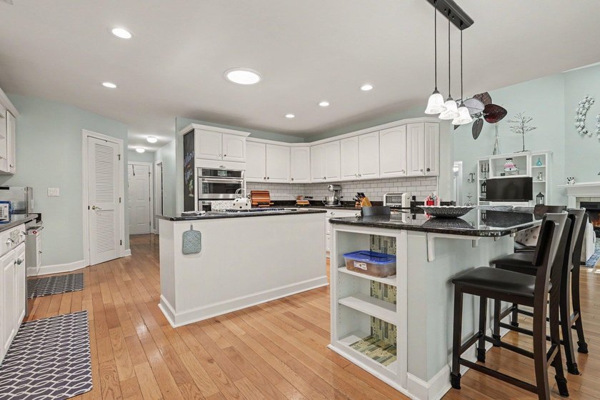 YOU FOUND THE ONE!!! Magnificent 3-bedroom, 3.5 bath brick home - photo 10