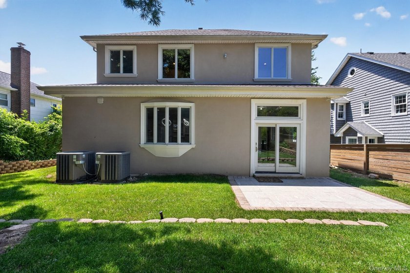 Video &amp; Pictures: Welcome to 25 Maple Grove Street, a stunning - photo 4