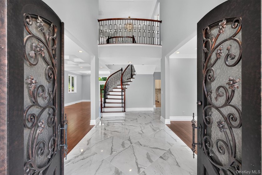 Video &amp; Pictures: Welcome to 25 Maple Grove Street, a stunning - photo 7