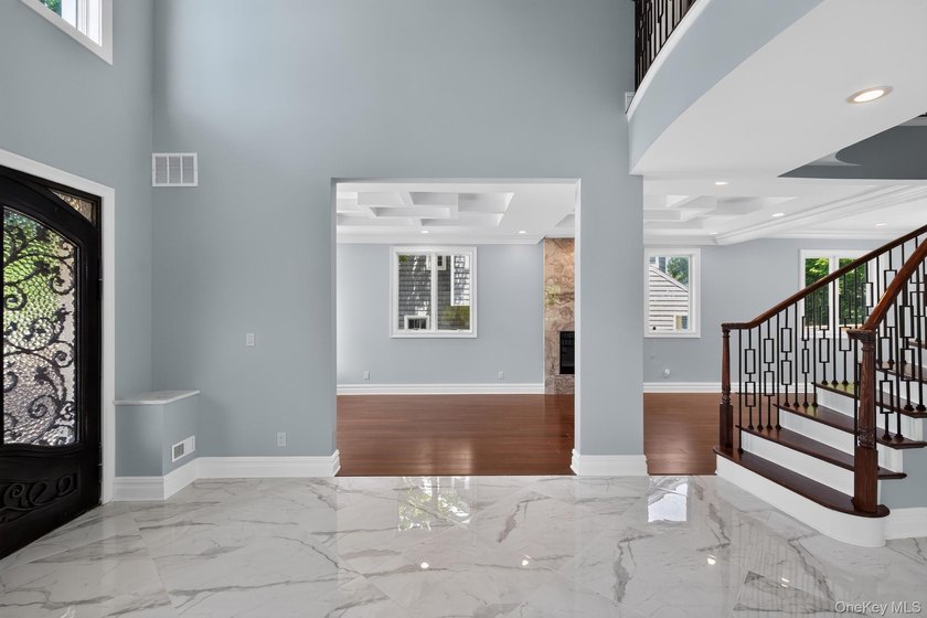 Video &amp; Pictures: Welcome to 25 Maple Grove Street, a stunning - photo 8