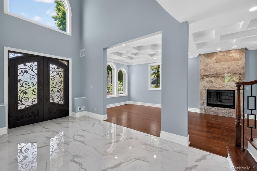 Video &amp; Pictures: Welcome to 25 Maple Grove Street, a stunning - photo 9