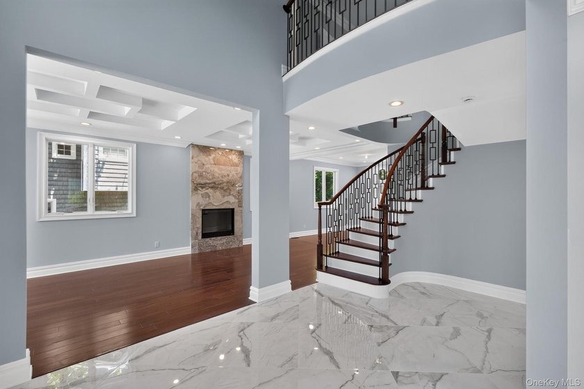 Video &amp; Pictures: Welcome to 25 Maple Grove Street, a stunning - photo 10