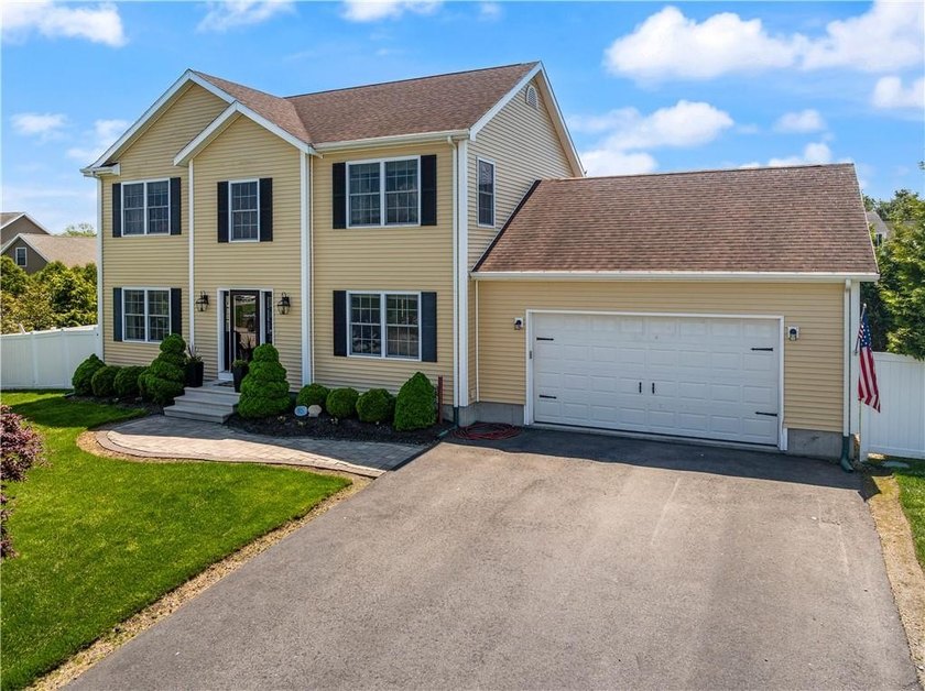 Welcome to 55 Sloop Drive, a beautifully maintained Colonial - photo 2
