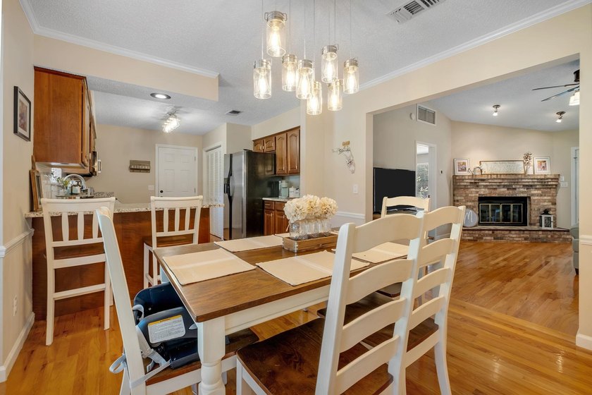 Beautiful, move-in ready NE home with a POOL! Open concept - photo 12