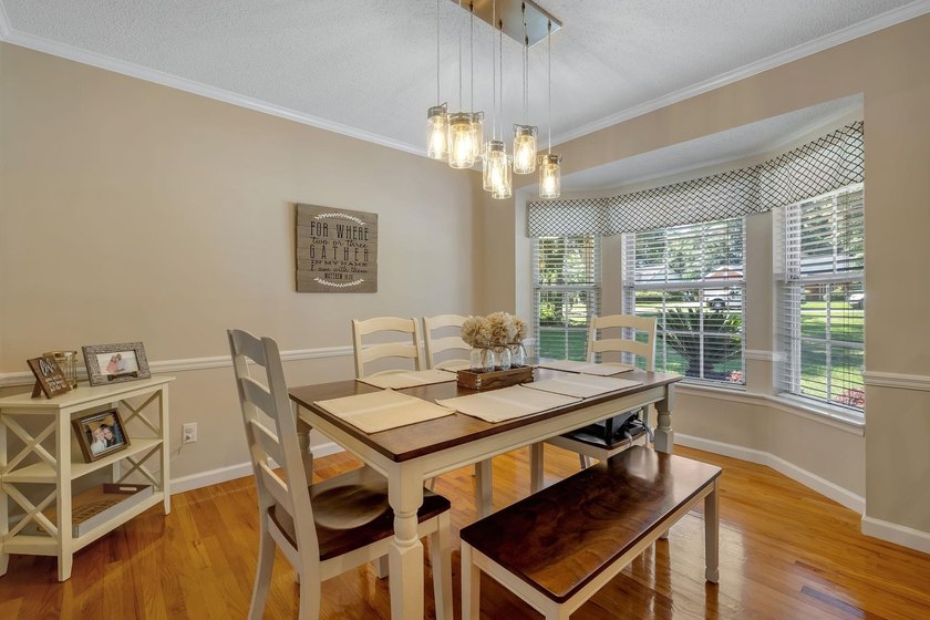 Beautiful, move-in ready NE home with a POOL! Open concept - photo 14