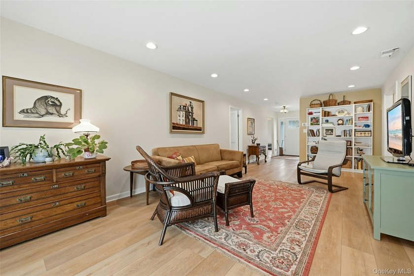 Enjoy maintenance-free luxury in the highly desirable Fairfield - photo 5