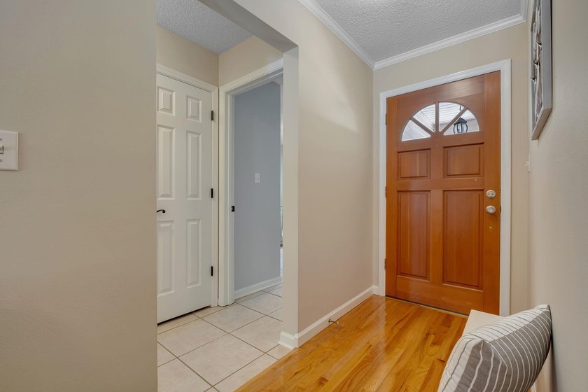 Beautiful, move-in ready NE home with a POOL! Open concept - photo 30