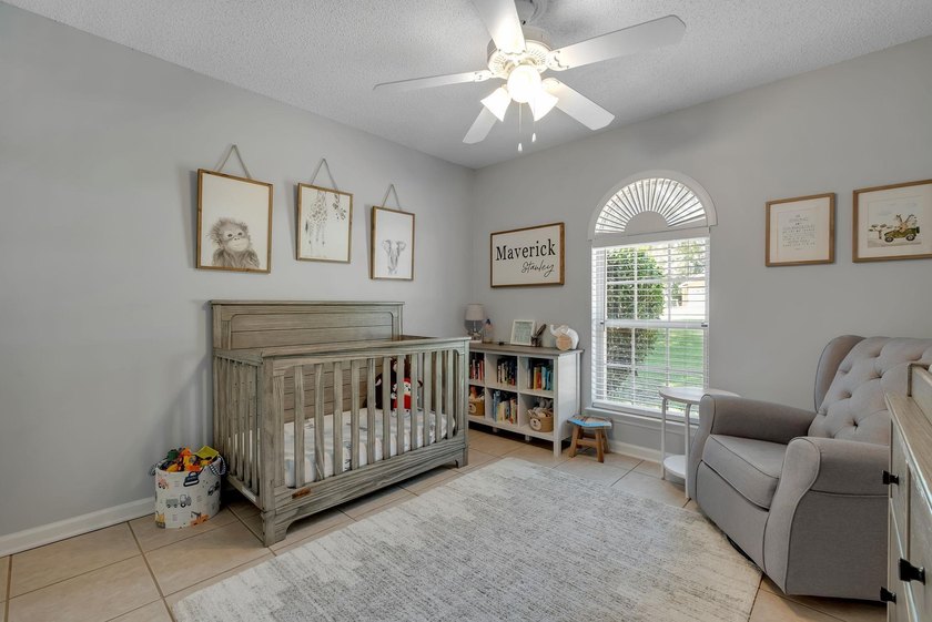 Beautiful, move-in ready NE home with a POOL! Open concept - photo 32
