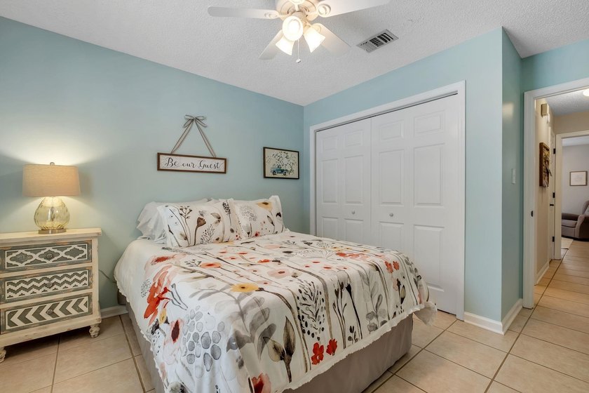 Beautiful, move-in ready NE home with a POOL! Open concept - photo 34