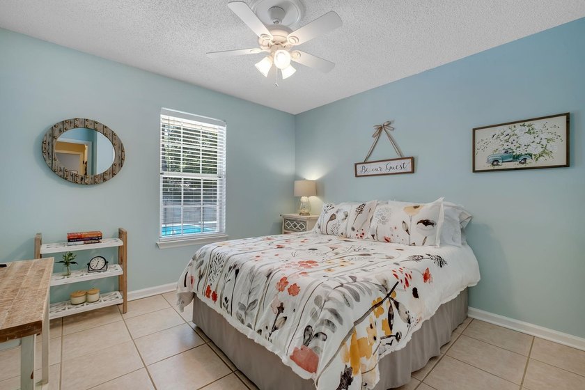 Beautiful, move-in ready NE home with a POOL! Open concept - photo 35