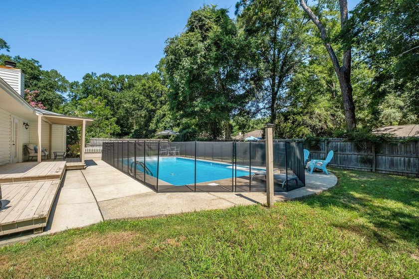 Beautiful, move-in ready NE home with a POOL! Open concept - photo 37