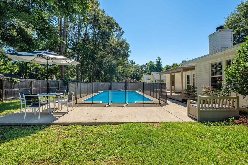 Beautiful, move-in ready NE home with a POOL! Open concept - photo 42
