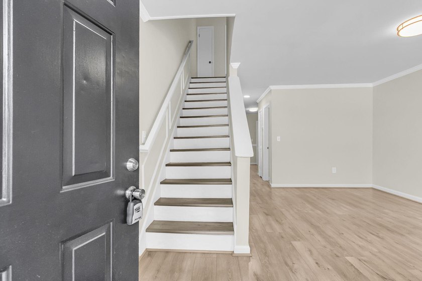 Welcome to this beautifully renovated 2-bedroom, 1.5-bath - photo 4