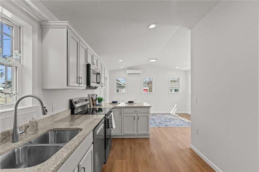 Brand New Cottage in the heart of Narragansett at Knowles Camp - photo 7