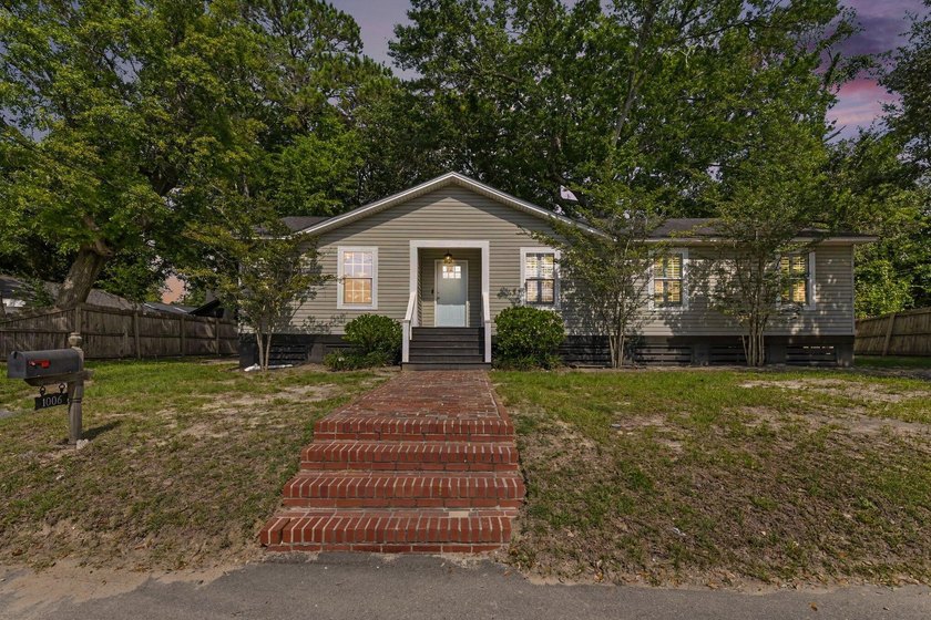 Welcome to this beautiful home in the heart of West Ashley - photo 3