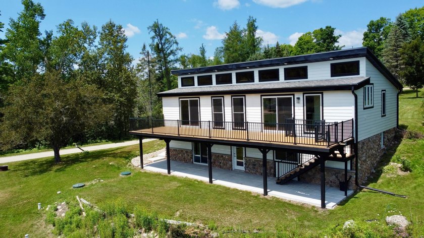 Welcome to lake life on beautiful Big Twin Lake! This - photo 2