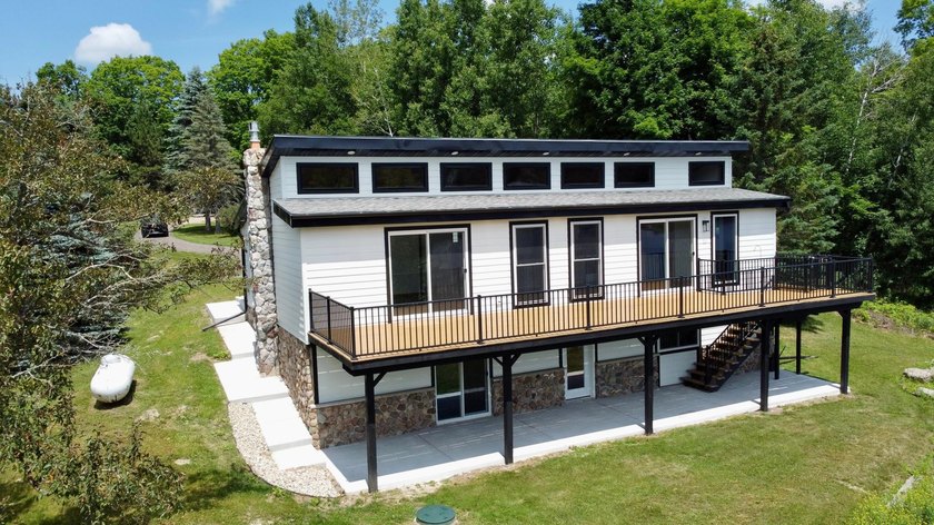 Welcome to lake life on beautiful Big Twin Lake! This - photo 3
