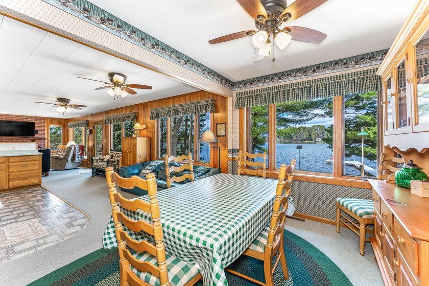 Sprawling ranch-style 3-bedroom, 2 full bath home with a bonus - photo 7