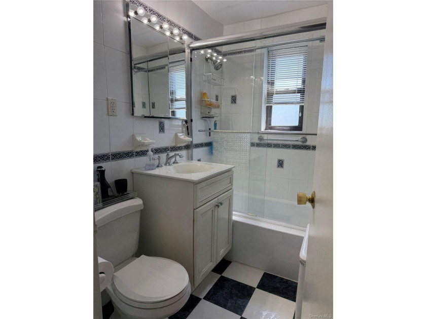 LOOKING FOR CASH OFFERS --- This fabulous 1 bedroom, 1 bathroom - photo 8
