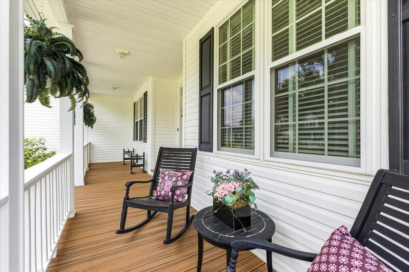 Beautifully maintained one-owner home in a quiet, established - photo 4