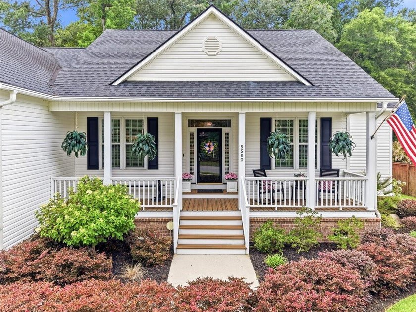 Beautifully maintained one-owner home in a quiet, established - photo 8