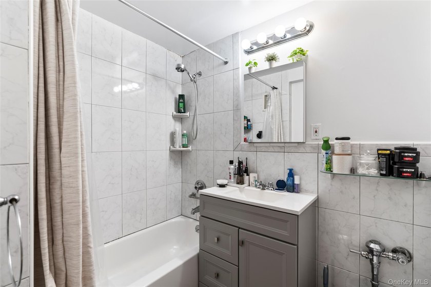 Spacious living in the city is possible! This fully updated - photo 9