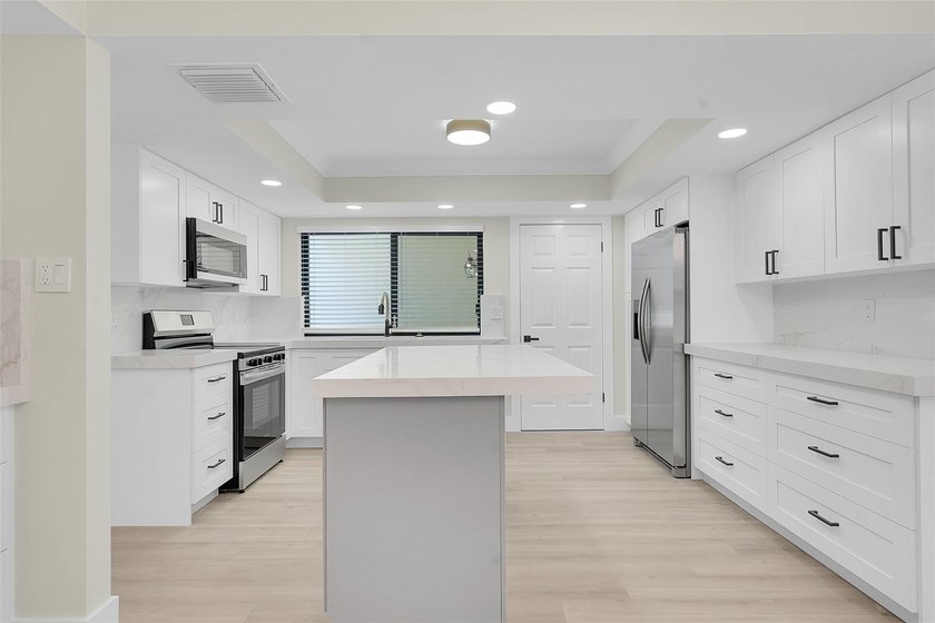 An exceptionally remodeled 2 bedroom 2 bathroom villa in the - photo 2