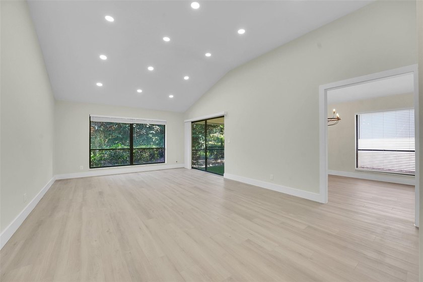 An exceptionally remodeled 2 bedroom 2 bathroom villa in the - photo 9