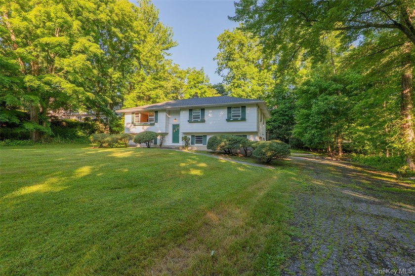 Welcome to 18 Sheryl Lane, a spacious raised ranch nestled on a - photo 4