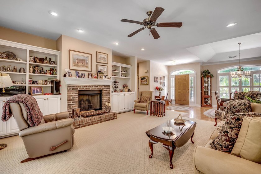 This custom built, full brick, 3 bed, 2.5 bath with bonus room - photo 6