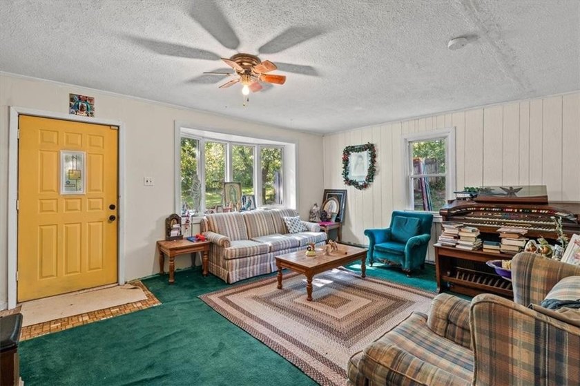Fixer upper and almost 10 acres with plenty of potential to - photo 3