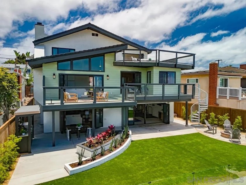 Commandingly perched in coveted Bay Park, this extraordinary - photo 3