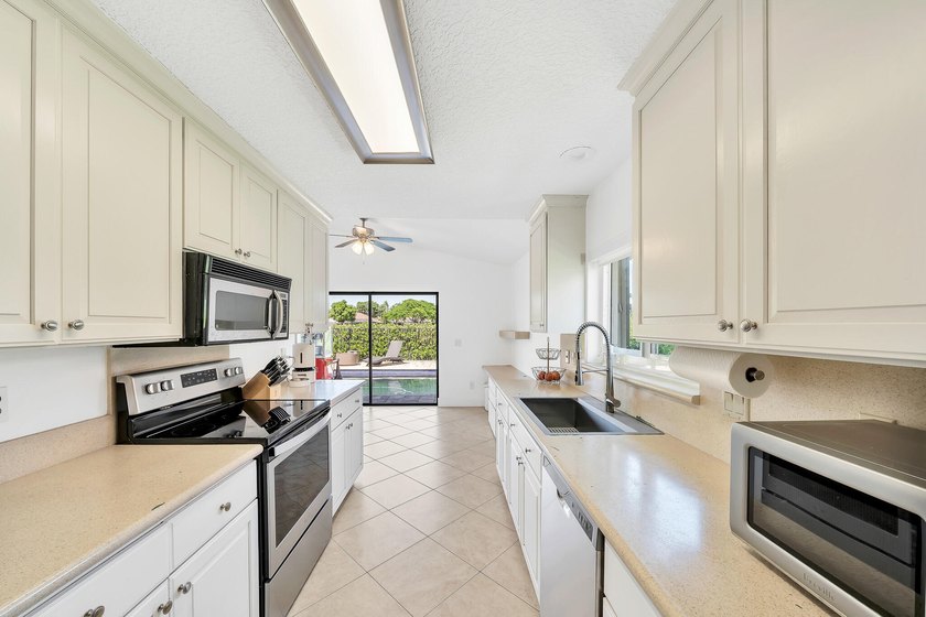 Welcome to 10255 Sunset Bend Drive, Boca Raton, FL 33428 -- - photo 5