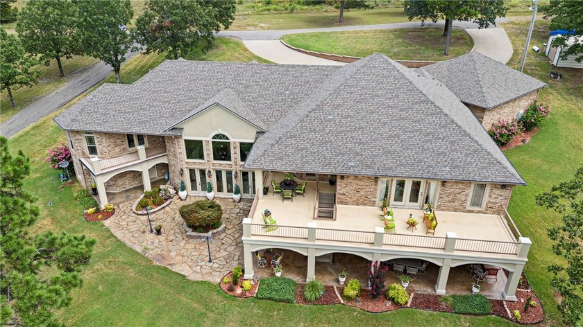 Tucked away in peaceful seclusion, this stunning executive home - photo 3