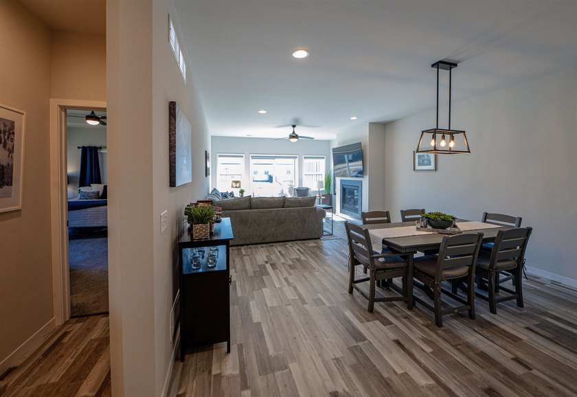 Beautifully maintained modern home with one level living space - photo 7