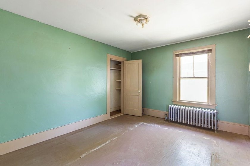Diamond in the rough with endless potential! This 4-bedroom, 1 - photo 7