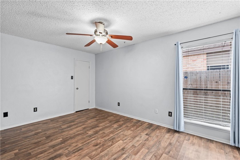Step into this charming 3 bedroom, 2 bathroom house located in - photo 12