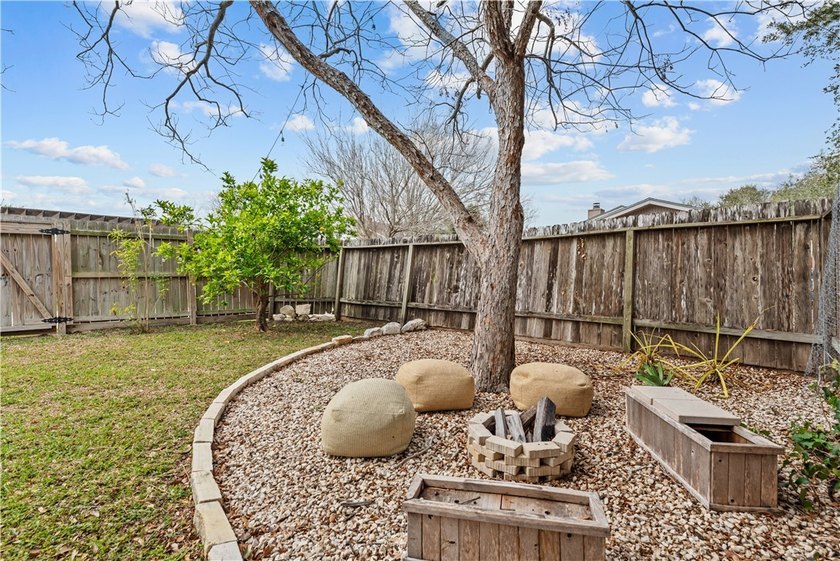Step into this charming 3 bedroom, 2 bathroom house located in - photo 18