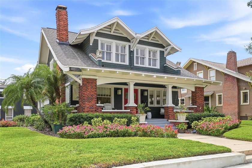 Wonderful cedar shake home and carriage house. 4 bedrooms and 4 - photo 5