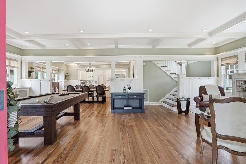Wonderful cedar shake home and carriage house. 4 bedrooms and 4 - photo 8